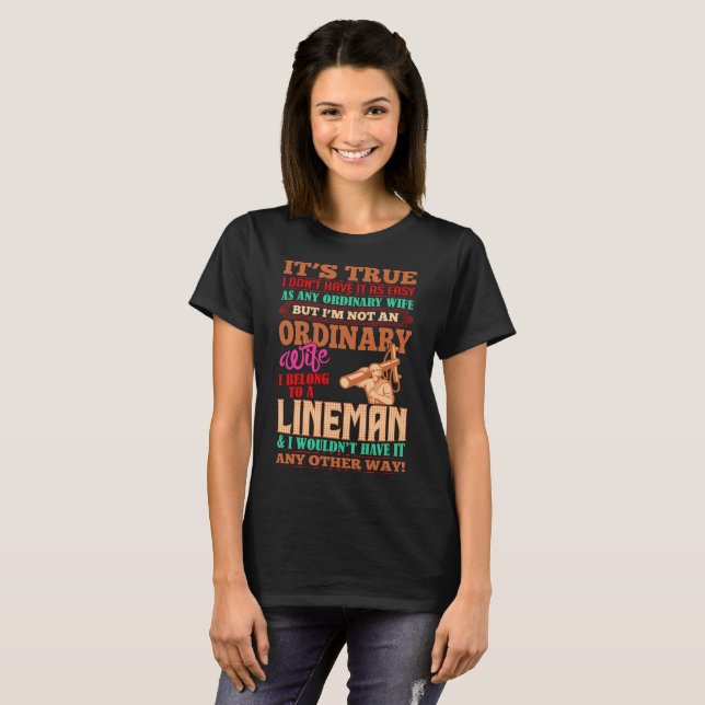 Inte en det vanligafru tillhörde jag en t-shirt (Hel framsida)