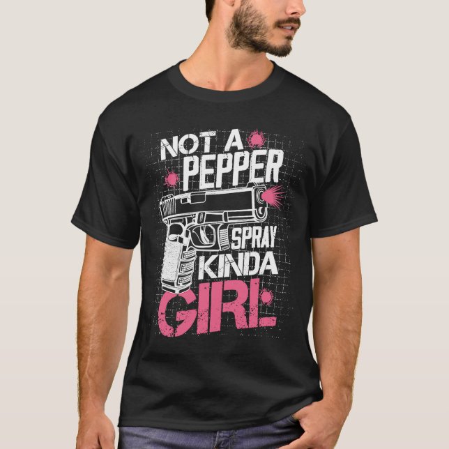 Inte en pepper Spray Kinda Girl Gun Högers Owner P T Shirt (Framsida)
