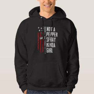 Inte en tjej för pepparsprej Pistoler Kvinnor 2:a  Hoodie