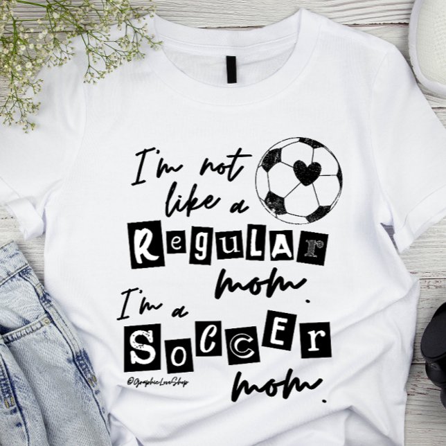 Inte ett vanligt Mamma... Jag är en fotbollsspelar T Shirt (Skapare uppladdad)