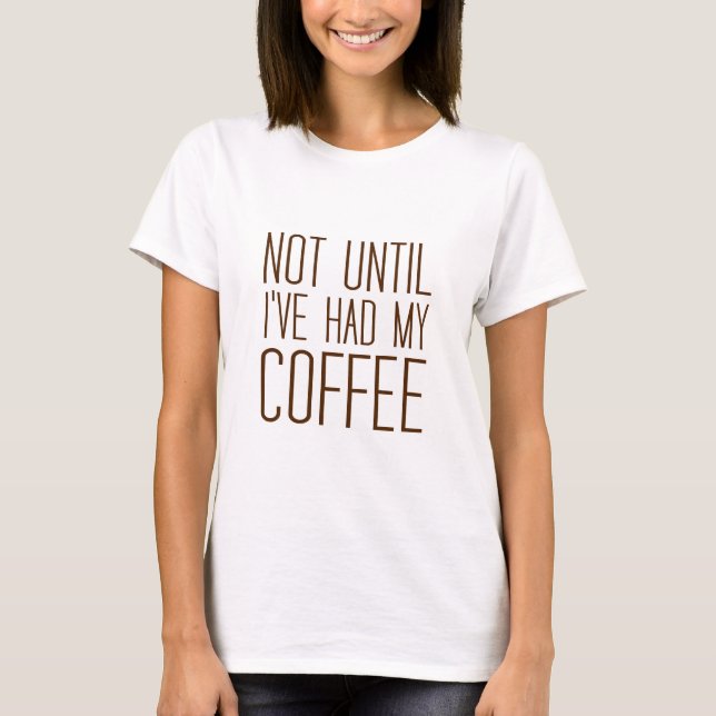 Inte förrän jag har haft min kaffe i Kärlek.. Tee Shirt (Framsida)