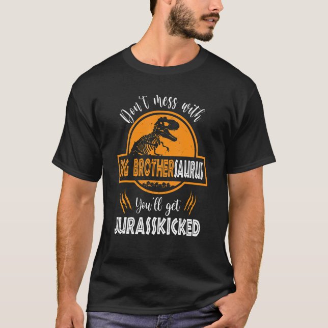  inte med Big Brothersaurus. Du får Juras T Shirt (Framsida)