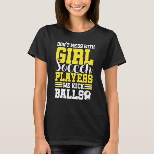 Inte med unga fotbollsspelare vi sparkar Bollar T Shirt