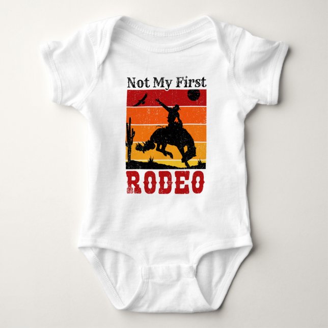 Inte Min Första Rodeo Cowboy Cowgirl Häst Solnedgå T Shirt (Framsida)