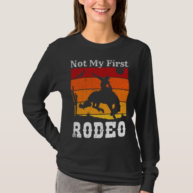 Inte min första Rodeo Cowboy Cowgirl Horse Sunset T Shirt (Framsida)