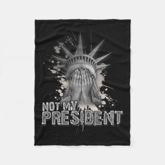 Inte min president Frihetsgudinnan-antitrump Fleecefilt