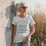 Inte mitt problem längre, officiellt pensionerad t shirt<br><div class="desc">Den här roliga, beundransvärda och pension-textbasdesignen med fantastisk-typografi är en underbar presentidé för din vackra pensionerade pappa, mamma, mormor, farfar och alla farföräldrar! Den bästa illustrationen för din pension party fantastisk! Om du tycker om den här teckningen kan du checka ut mer liknande design i lagerlokalen. Håll dig säker och...</div>