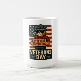 Inte segerdagsdjärv katt – Veteran-dagsdesign Kaffemugg