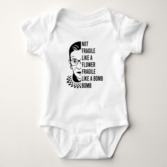 Inte skör som en blomma skör som en bomb t shirt (Framsida)