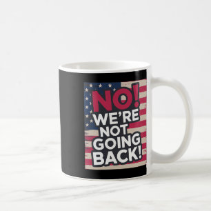Inte tillbaka! 2024 Omröstning om Kamala Harris Kaffemugg