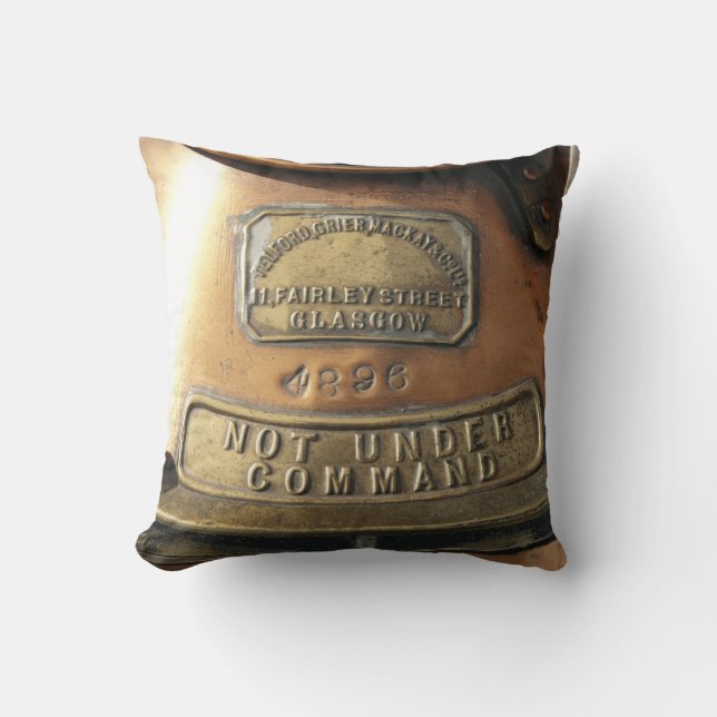 Inte under befalla kudde (Framsida)