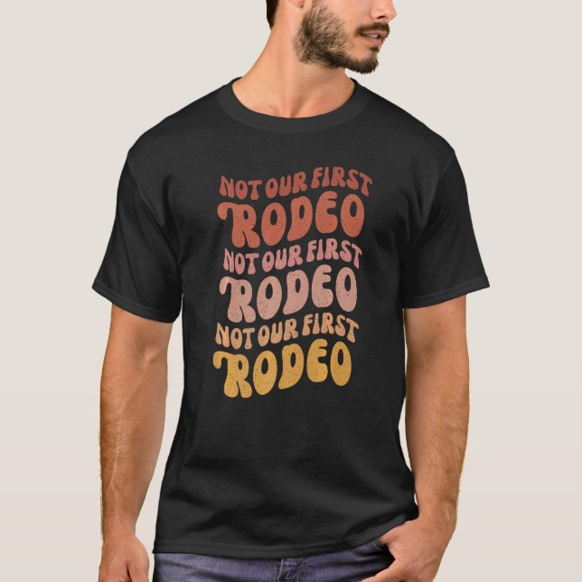 Inte Vår Första Rodeo Spennande Sällskapsfest Favo T Shirt (Framsida)