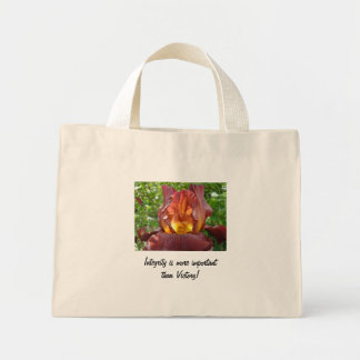 Integritet viktigare än seger tote bags Iris Blomm Mini Tygkasse