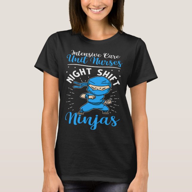 Intensivvårdssjuksköterskor Night Shift Ninjas T Shirt (Framsida)