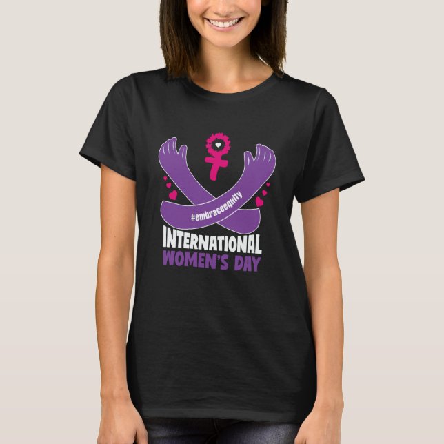 International Women's Day 2023 Embrace Equity 8 Ma T Shirt (Framsida)