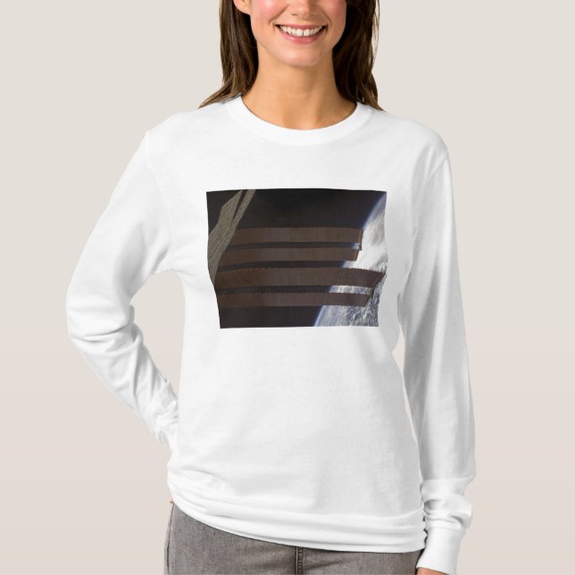 Internationell Space Station solmatarpanel Tee Shirt (Framsida)
