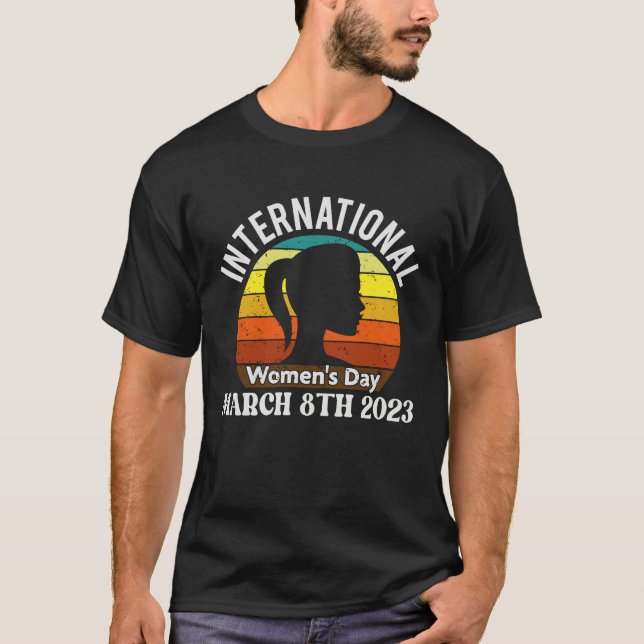 Internationella kvinnodagen 8 mars 2023 Perfekt C T Shirt (Framsida)