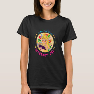 Internationella läskunnighetsdagen Söt unge läser T Shirt