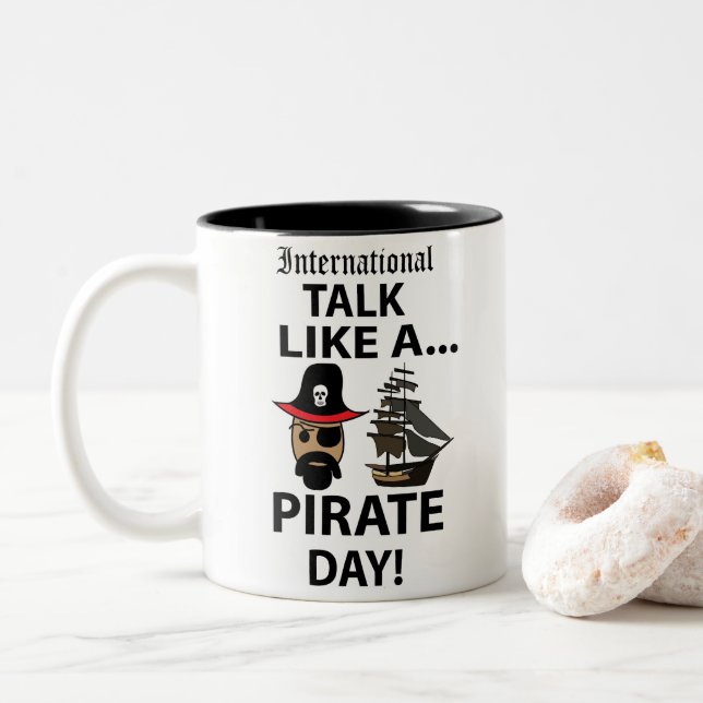 Internationella piratdagen Två-Tonad mugg (Med munk)
