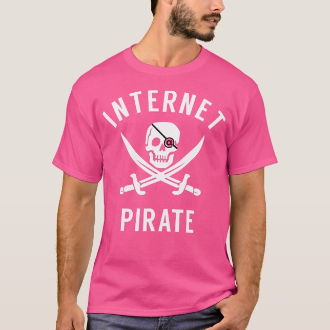 Internet Pirate For Halloween T Shirt (Framsida)