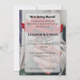 Intimate Close-Up Red Rose Engagement & Wedding Inbjudningar