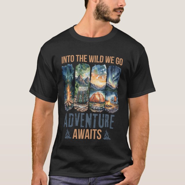 Into the Wild Adventure Awaits Nature Camping frie T Shirt (Framsida)