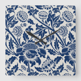 Intricate blue floral pattern on light background fyrkantig klocka