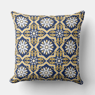 Intricate blue guld white arabesque tile maroccan kudde