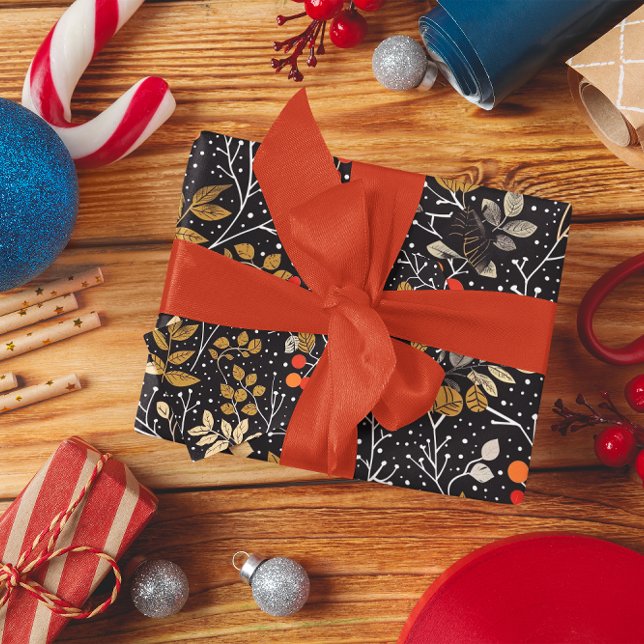 Intricate Löv och Berry Mönster on Black Presentpapper (Skapare uppladdad)