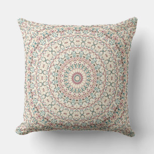 Intrikat geometrisk mandala i turkos, rosa och san kudde