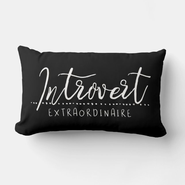 Introvert Extraordinaire Typography Lumbarkudde (Framsida)