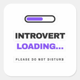 Introvert Laddar Roligt Klistermärke