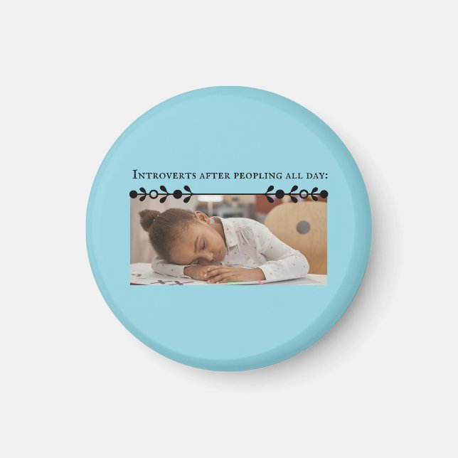 Introvert Memine Magnet (Framsidan)