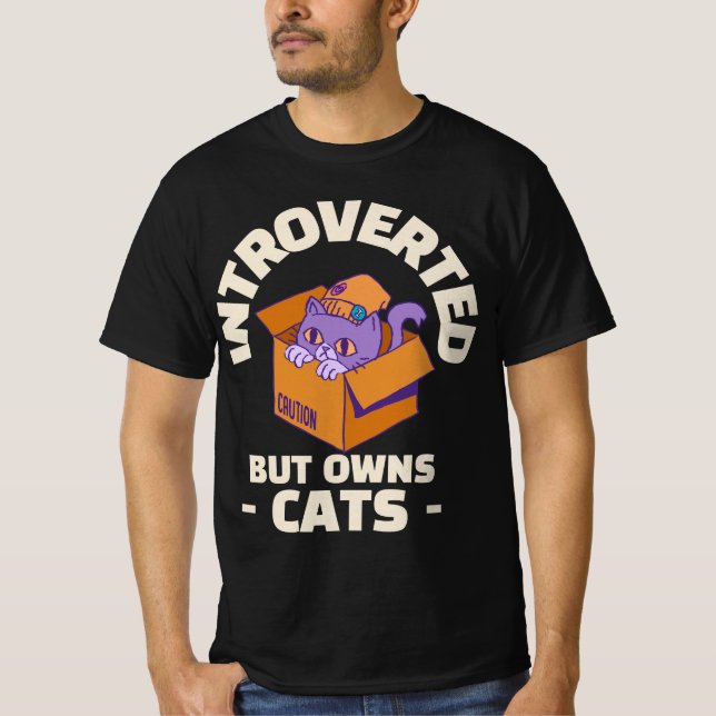 Introvert men älskar katter t shirt (Framsida)
