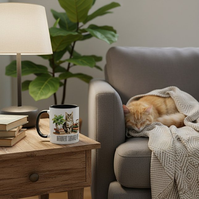 Introvert-överlevnadssats (Kat,fabrik,kaffe,bokar) Mugg (Skapare uppladdad)