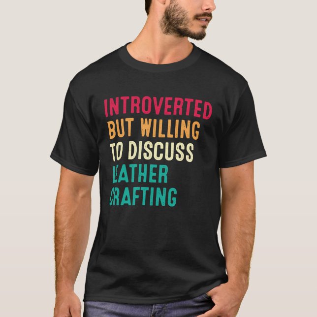 Introverted But Willing To Discuss Leather Craftin T Shirt (Framsida)