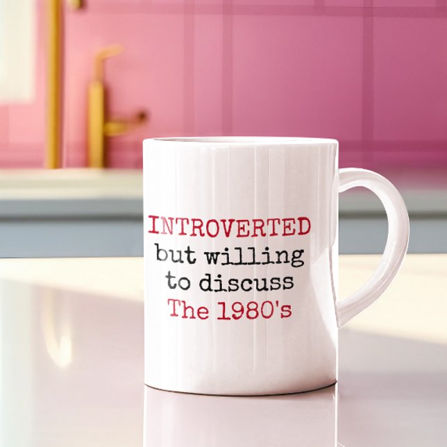 Introverterad, villig att diskutera 1980-talets nu kaffemugg (Introverted but willing to discuss the 1980s gen x 80s funny quote mugs)