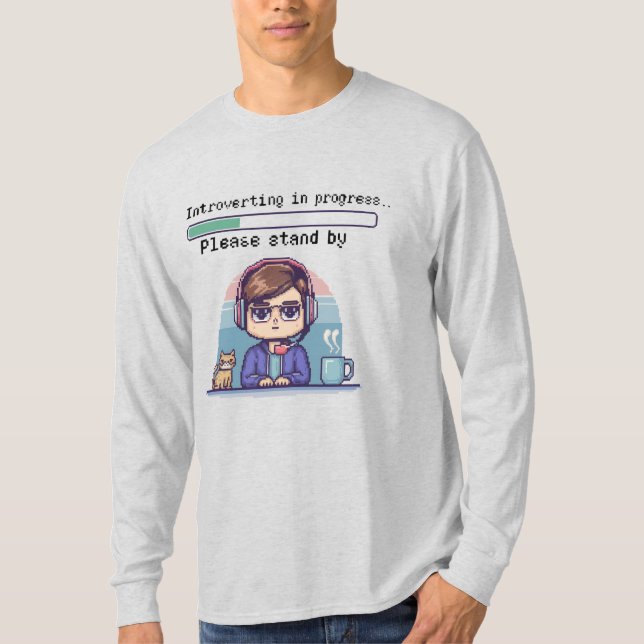 Introvertering pågår – Roligt Retro Pixel T Shirt (Framsida)