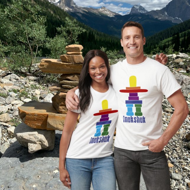 Inukshuk i Färg T-shirt (Inukshuk rock formation t--shirt.)
