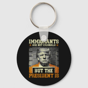 Invandrare Är Inte Kriminella Men Presidenten Är  Nyckelring