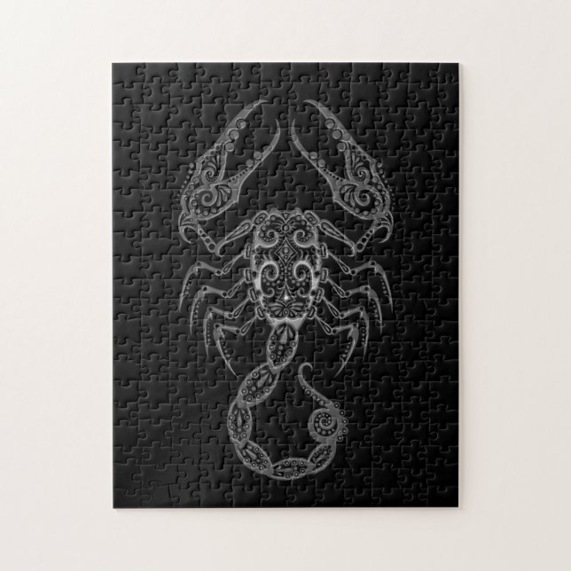 Invecklad grå färgScorpioZodiac på svart Pussel (Vertikal)