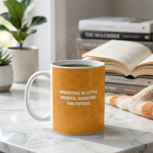 Investera i små hjärtan för en bättre framtid kaffemugg