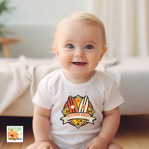 Investerare baby med strand från namn surfa t shirt