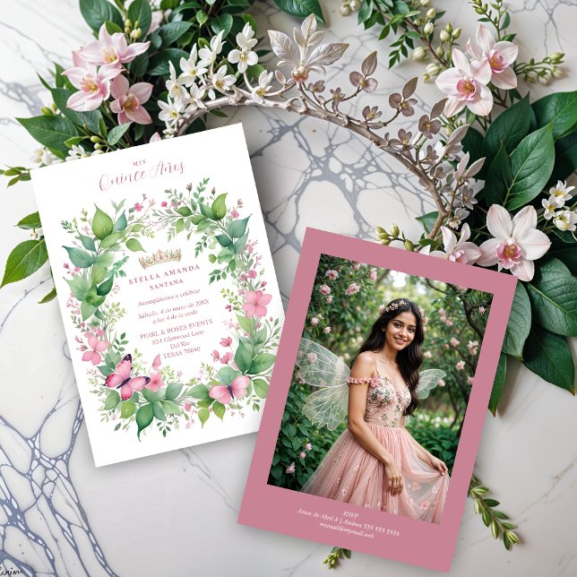 Invitación Exquisite Spring Tiara Pink & Green Flo Inbjudningar (Exquisite Spring Tiara Pink & Green Floral Spanish Quinceañera Photo Invitations Cards. )