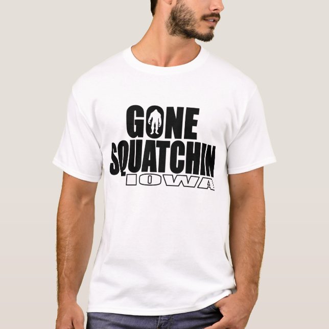 IOWA borta Squatchin - original- Bobo Tee Shirt (Framsida)