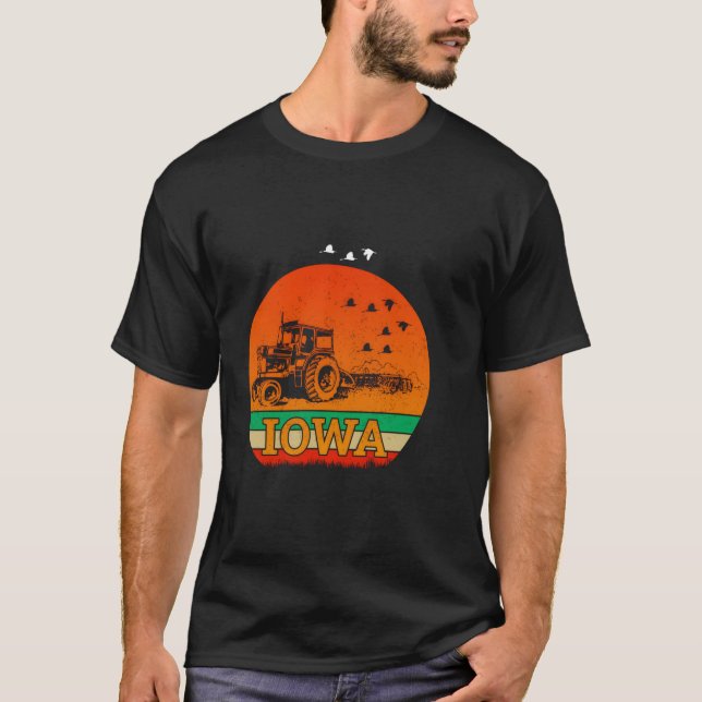 Iowa Farmer Sunset Tractor T Shirt (Framsida)