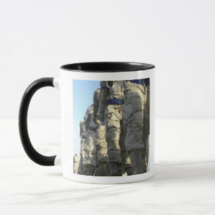 Irakisk flygvapenrekrytmarsch mugg