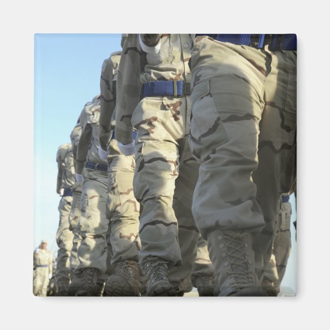 Iraks luft-styrka rekryterar marsch magnet (Framsidan)