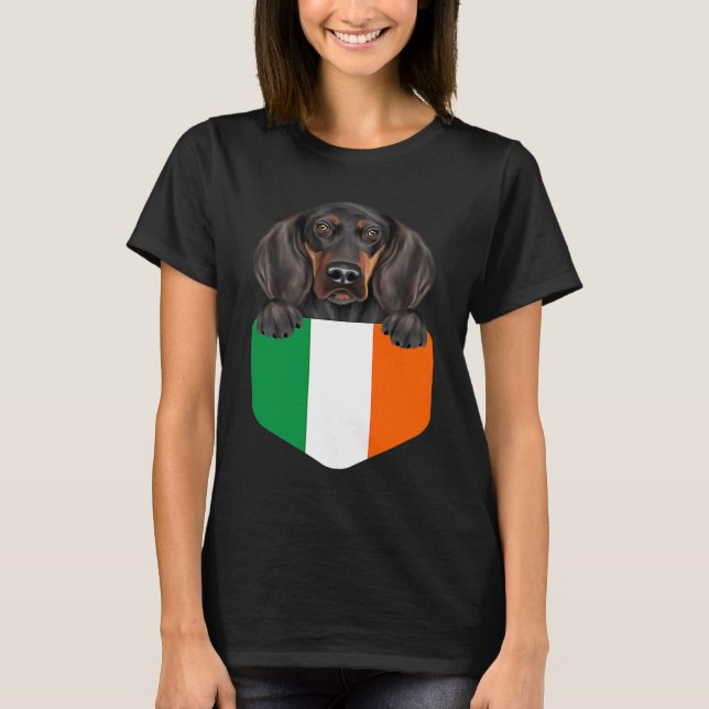 Ireland Flag Black and Tan Coonhound Dog In Pocket T Shirt (Framsida)