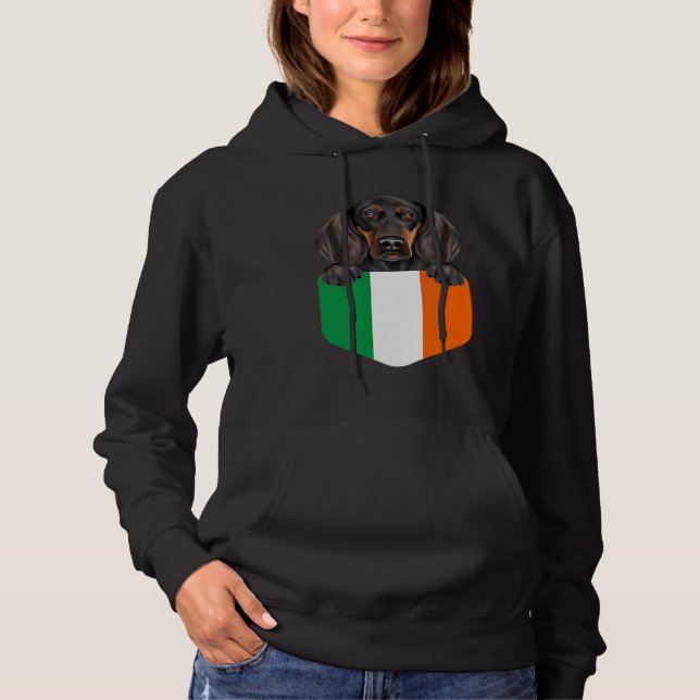 Ireland Flag Black and Tan Coonhound Dog In Pocket T Shirt (Framsida)